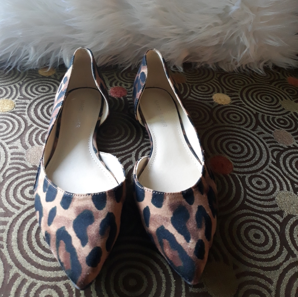 Marc Fisher leopard flats